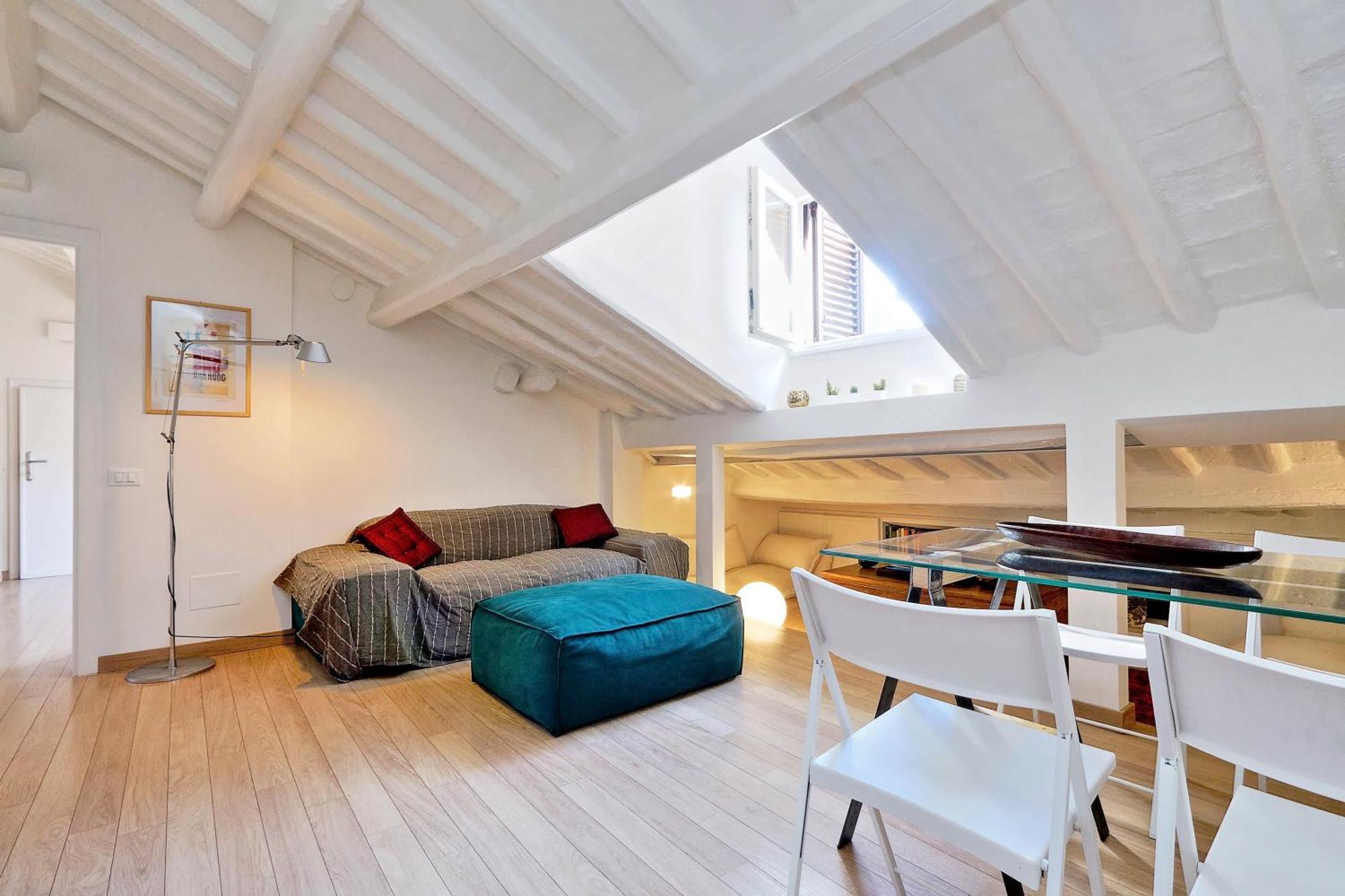 Pantheon Charming Attic | Romeloft Lägenhet